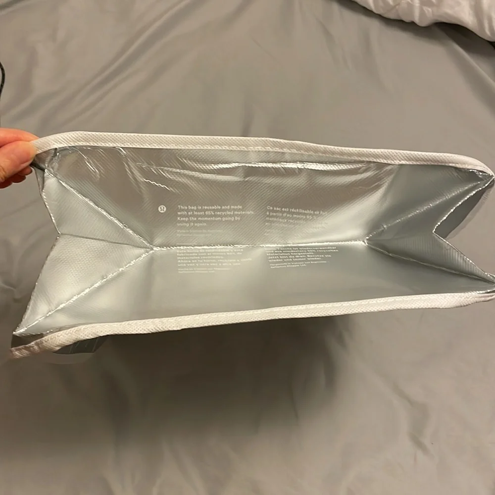 Lululemon large bag - Picture 3 of 8